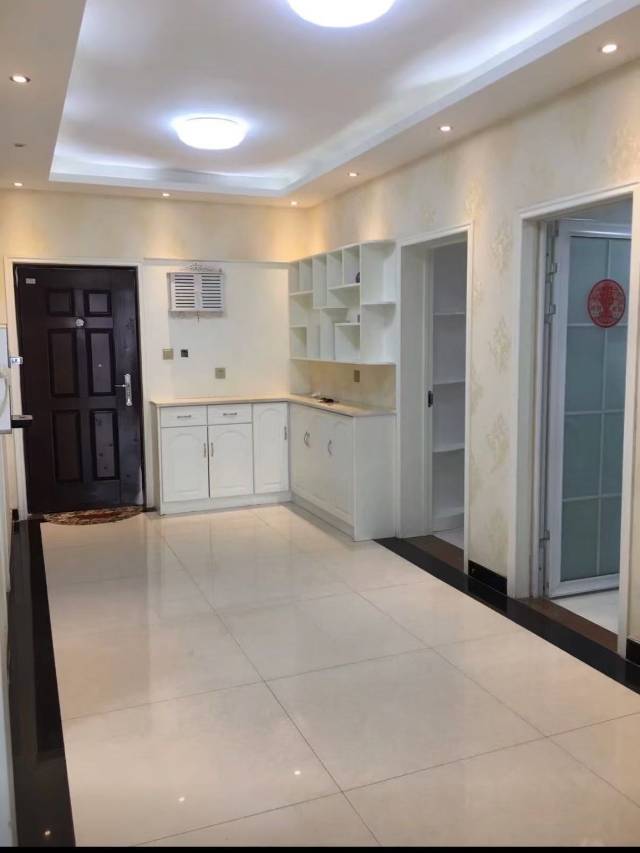 盛世龙城西院，手续齐全，精装修，家具家电齐全，拎包入住，45