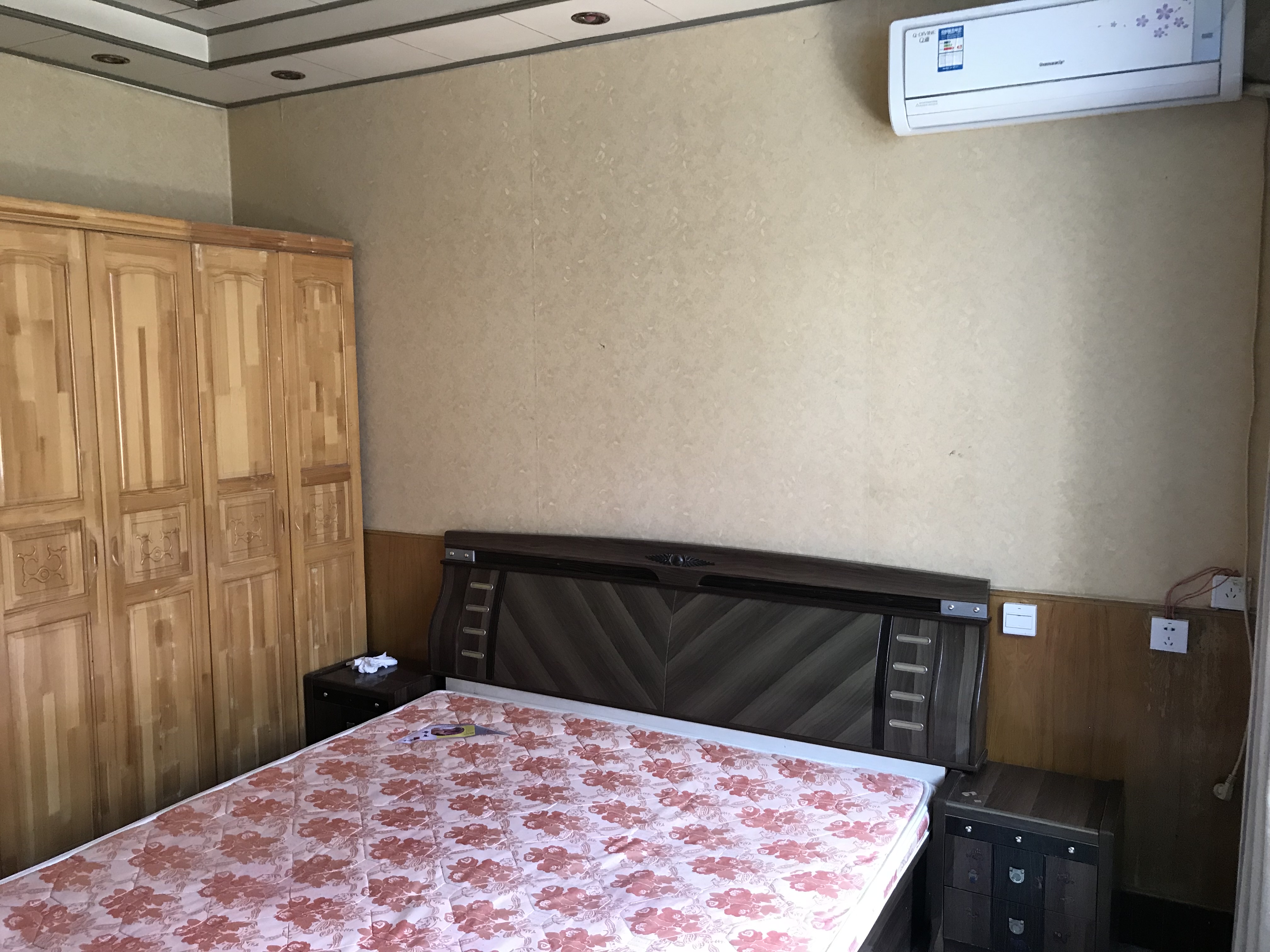 出租位于新郑市新烟办院前街豫新【药厂家属院】120平三室一厅