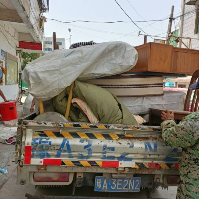 本公司，专业搬家拉货，证件齐全，公司搬家提供正规发票; 汽车