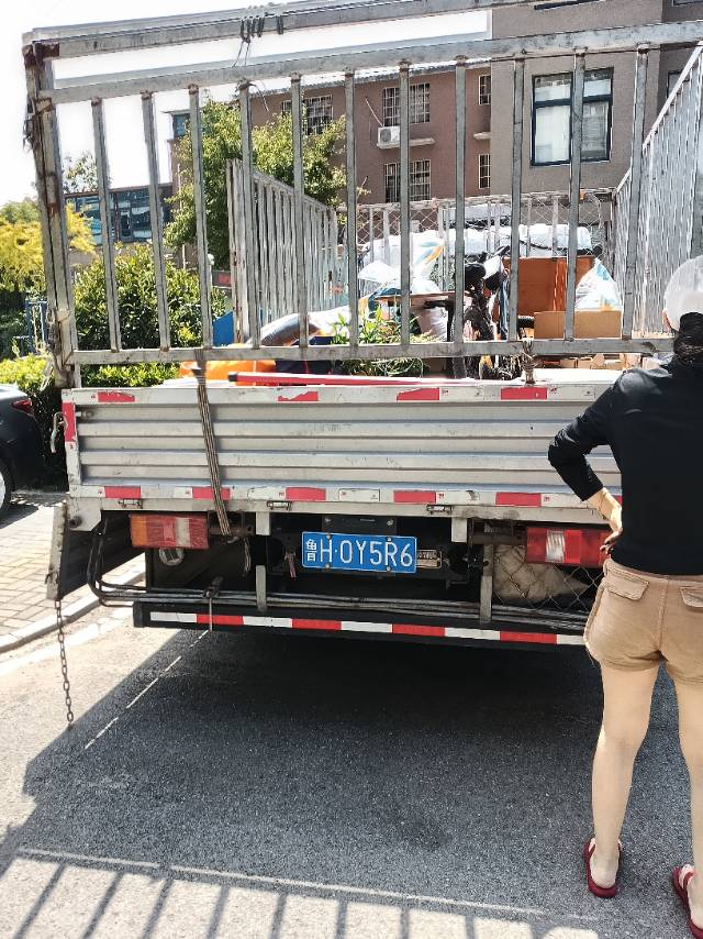 新郑喜庆搬家公司，专业搬家，拉货拆装家具，专业拆空调，砸墙掏