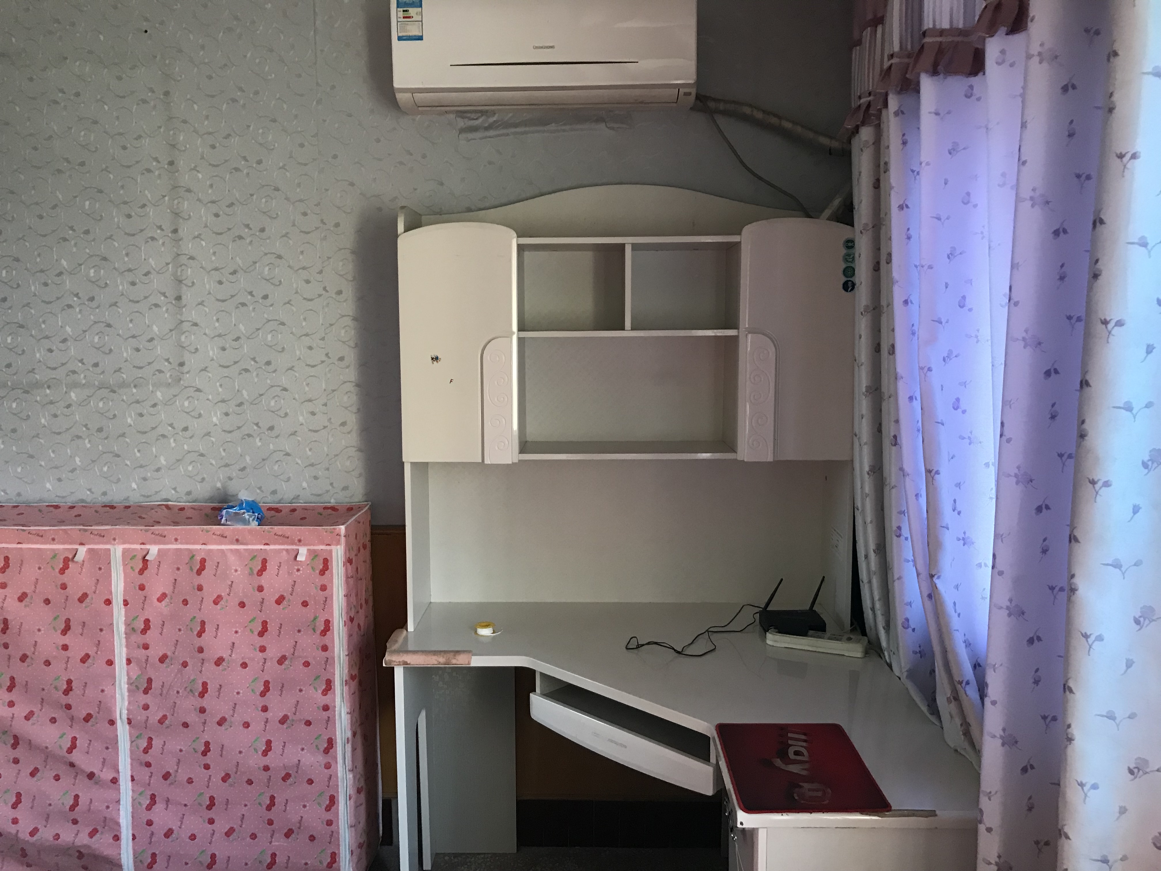 出租位于新郑市新烟办院前街豫新【药厂家属院】120平三室一厅