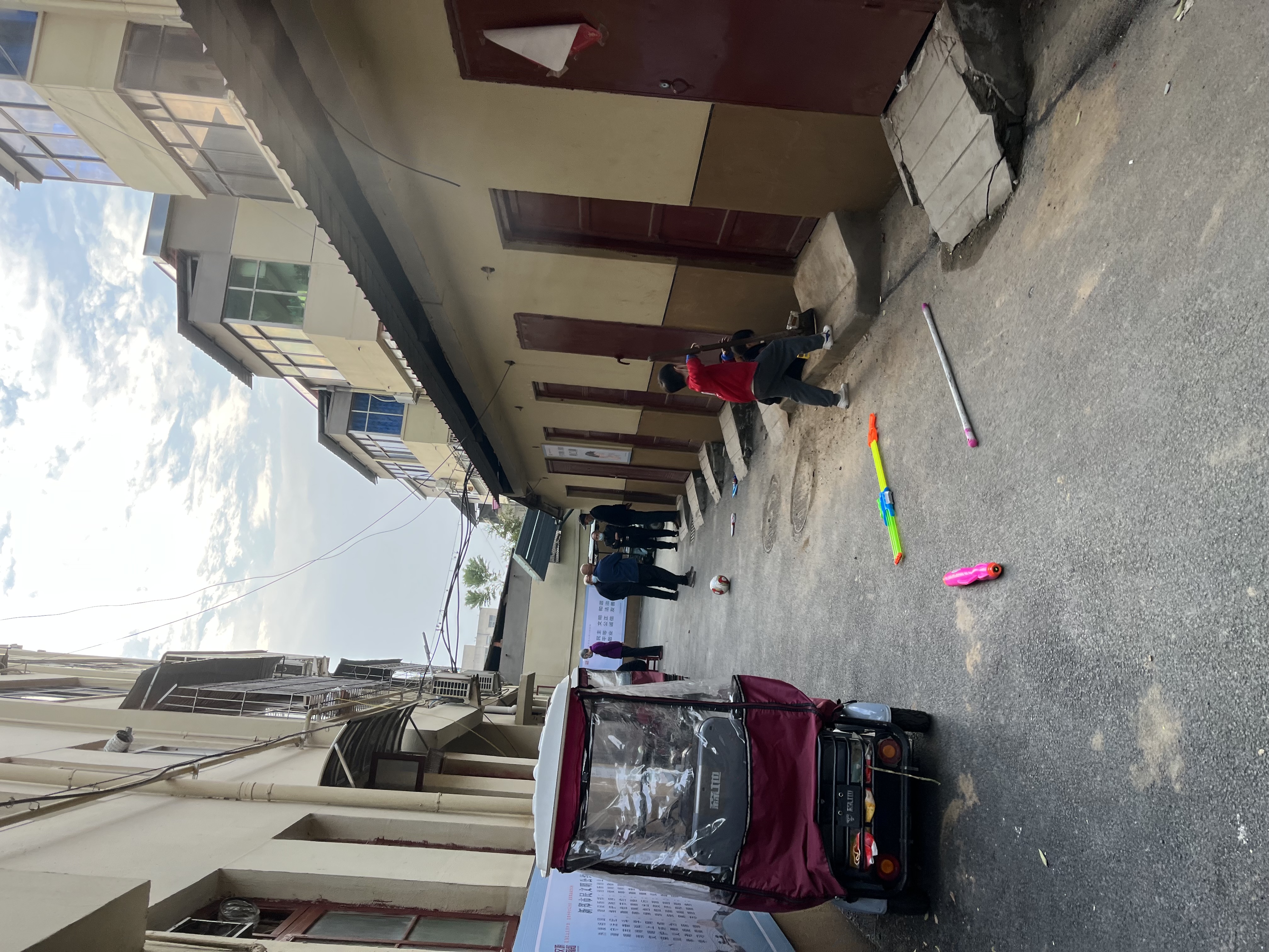 新建路西侧建安小区，紧邻奥斯卡故里影城，黄帝故里。环境僻静，