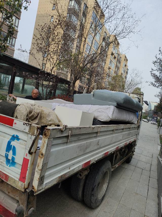 新郑市，专业搬家拉货，拆装家具，拆装空调，拆装电视，保洁，搬