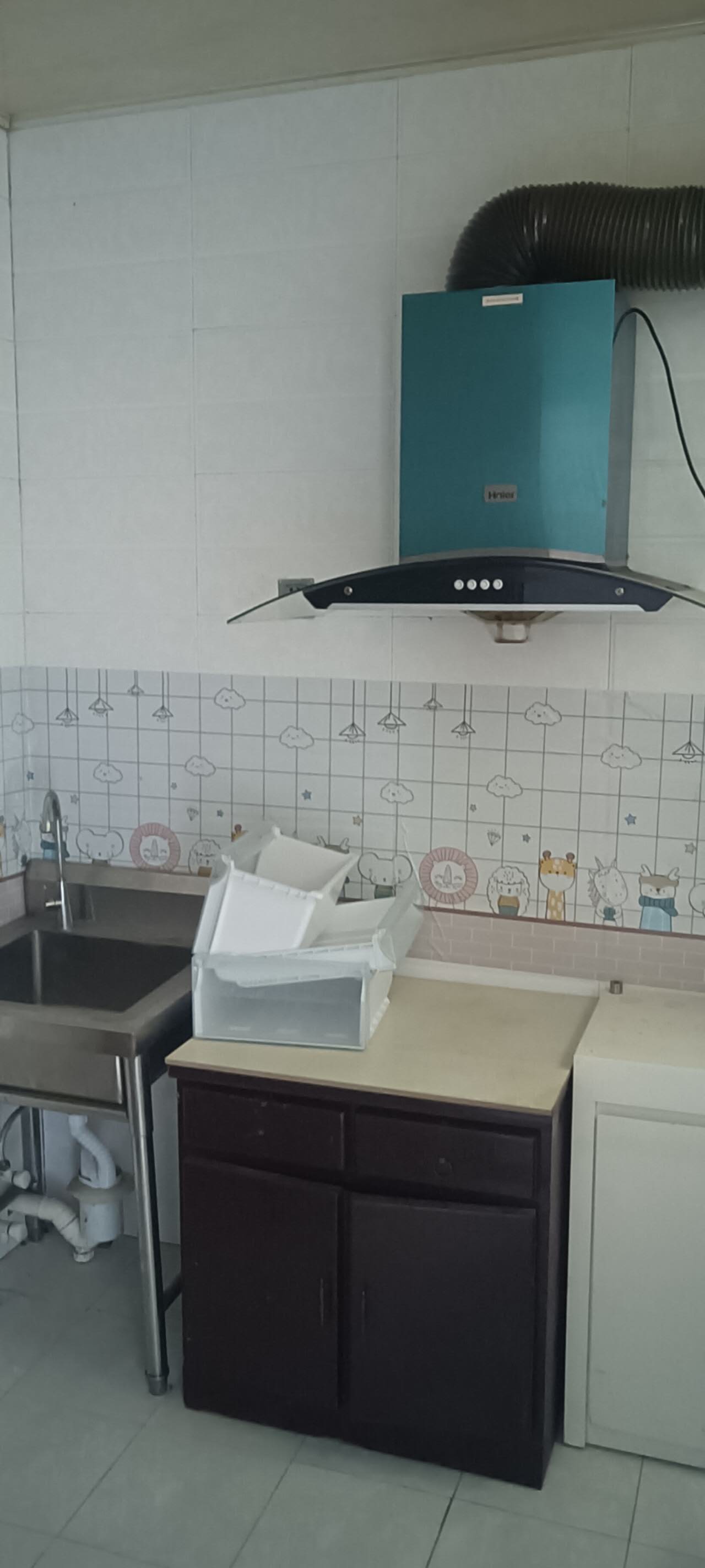 此房位于洧水路中段，新郑市炎黄广场东200米路南，门面房上面