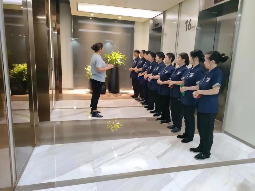 服务项目： 保洁托管 高档写字楼，大型商场，星级酒店，洗
