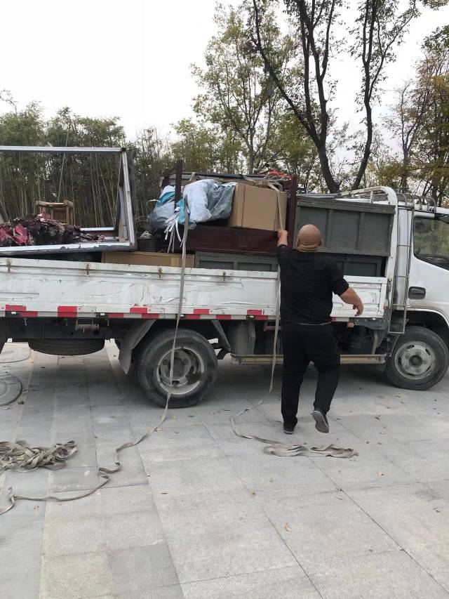本公司，专业搬家拉货，证件齐全，公司搬家提供正规发票; 汽车
