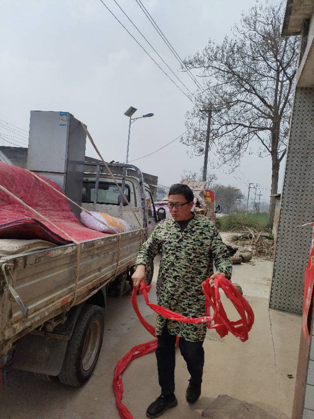 新郑市，专业搬家拉货，拆装家具，拆装空调，拆装电视，保洁，搬