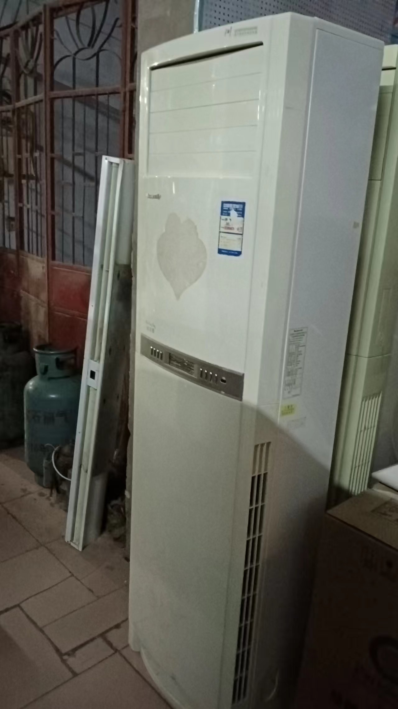 回收出售各种新旧空调