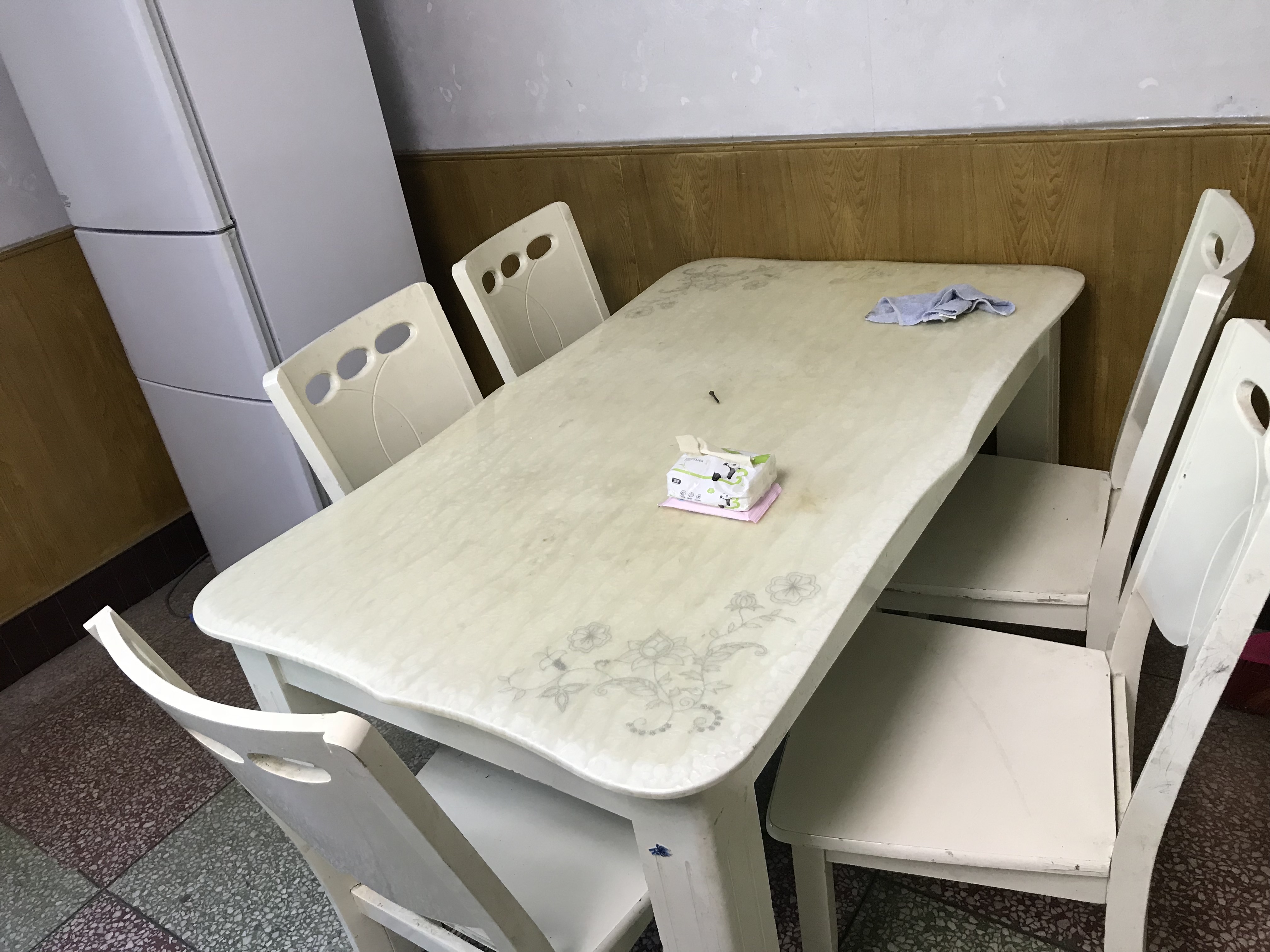 出租位于新郑市新烟办院前街豫新【药厂家属院】120平三室一厅