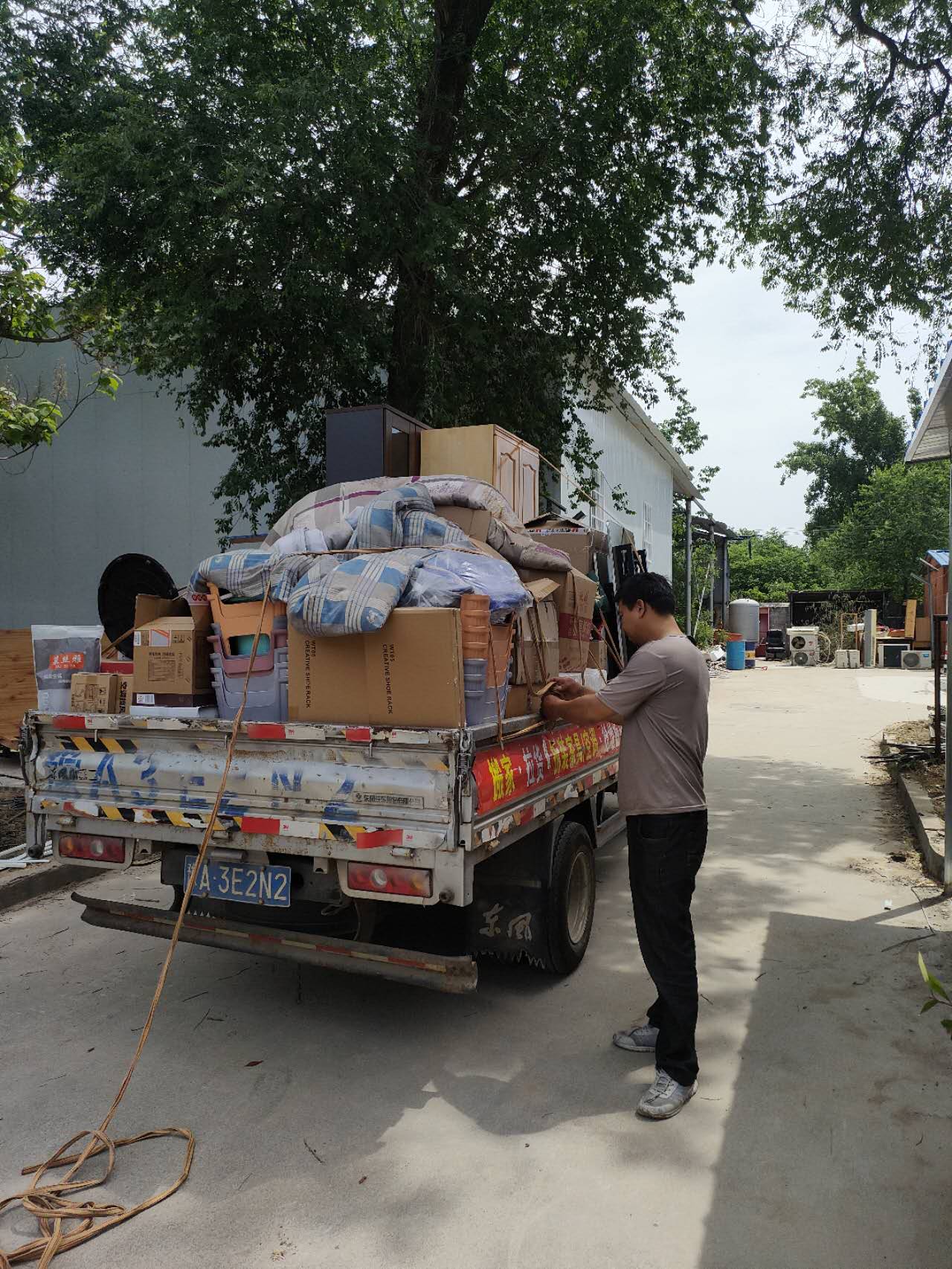 新郑市，专业搬家拉货，拆装家具，拆装空调，拆装电视，保洁，搬