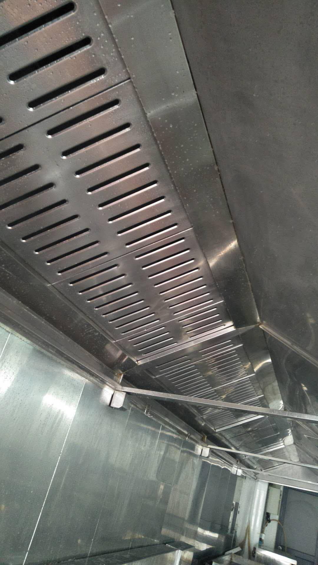 服务项目： 保洁托管 高档写字楼，大型商场，星级酒店，洗
