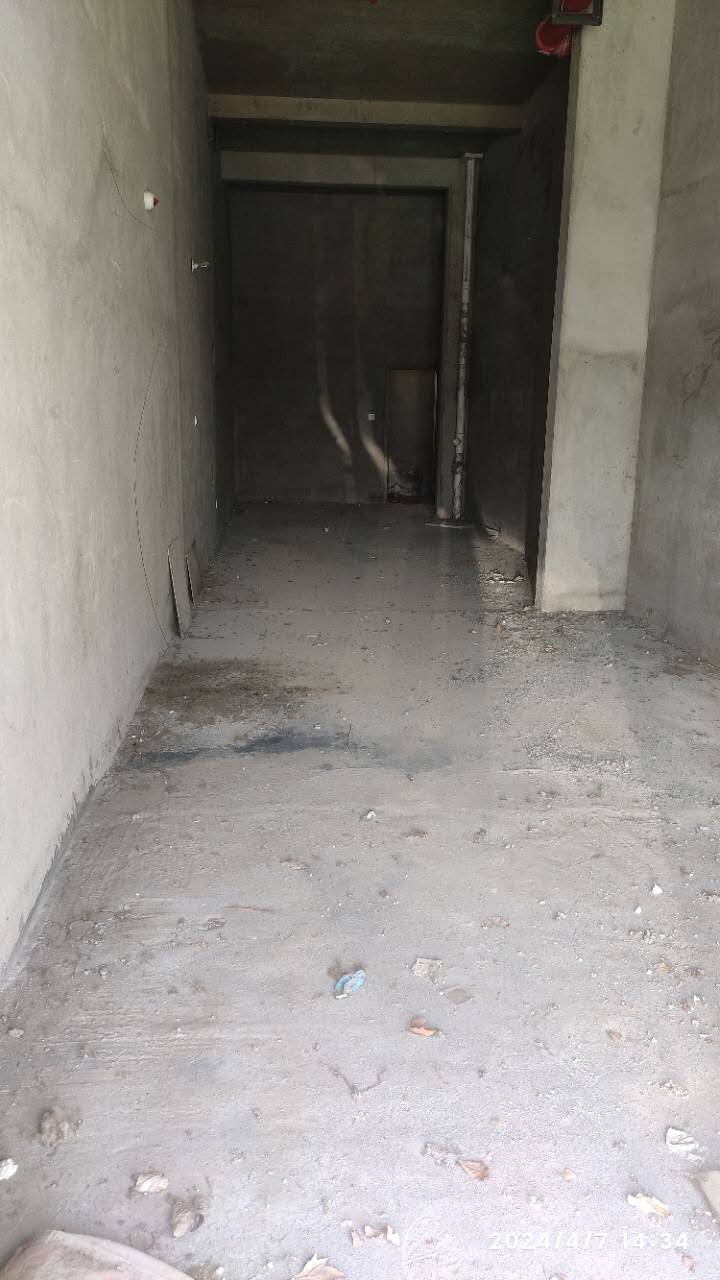 临街商铺房东直租，需要可装修，免租半年，郑新路宾悦龙城小区主