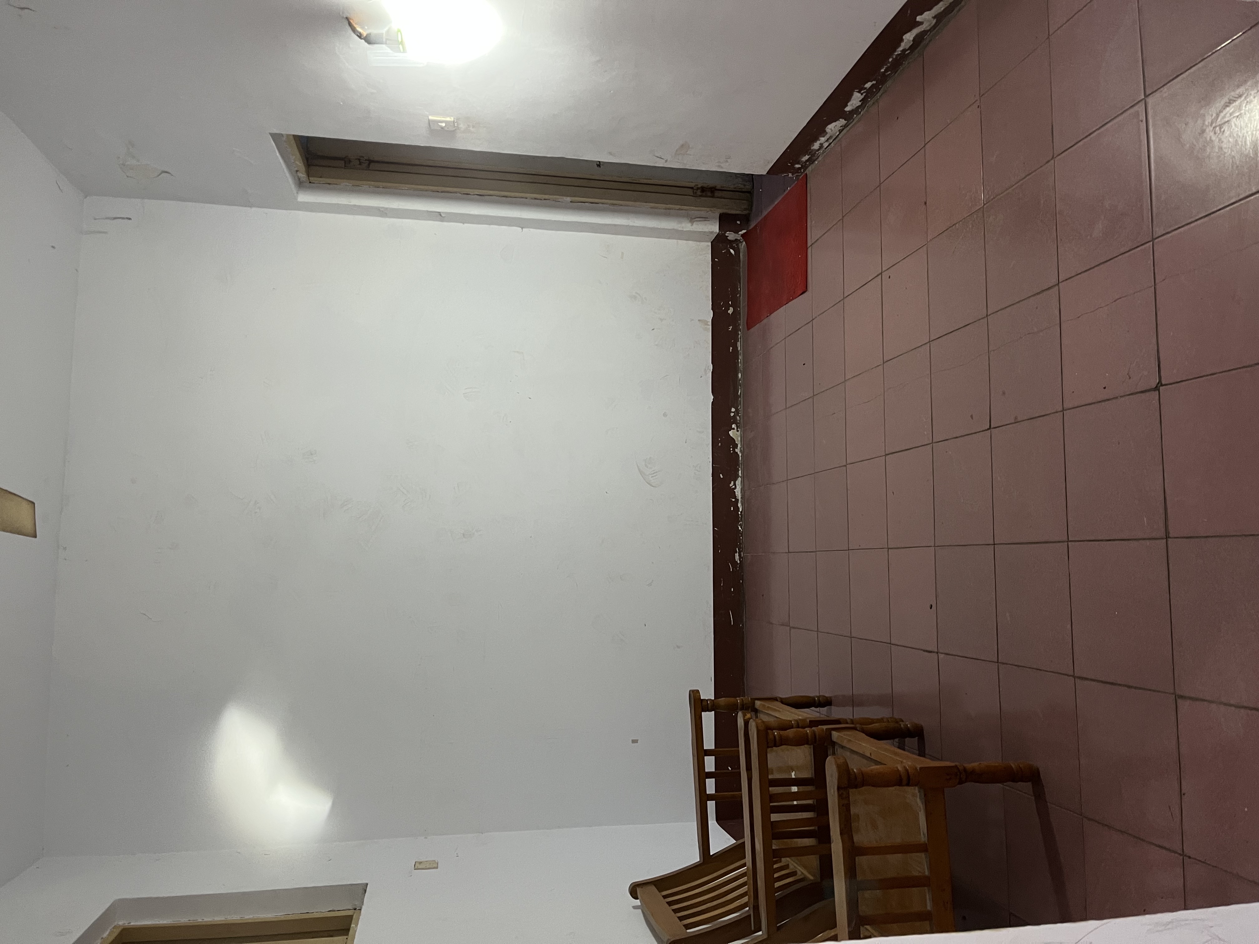 新建路西侧建安小区，紧邻奥斯卡故里影城，黄帝故里。环境僻静，