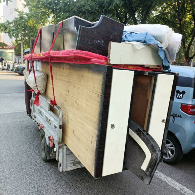 本公司，专业搬家拉货，证件齐全，公司搬家提供正规发票; 汽车