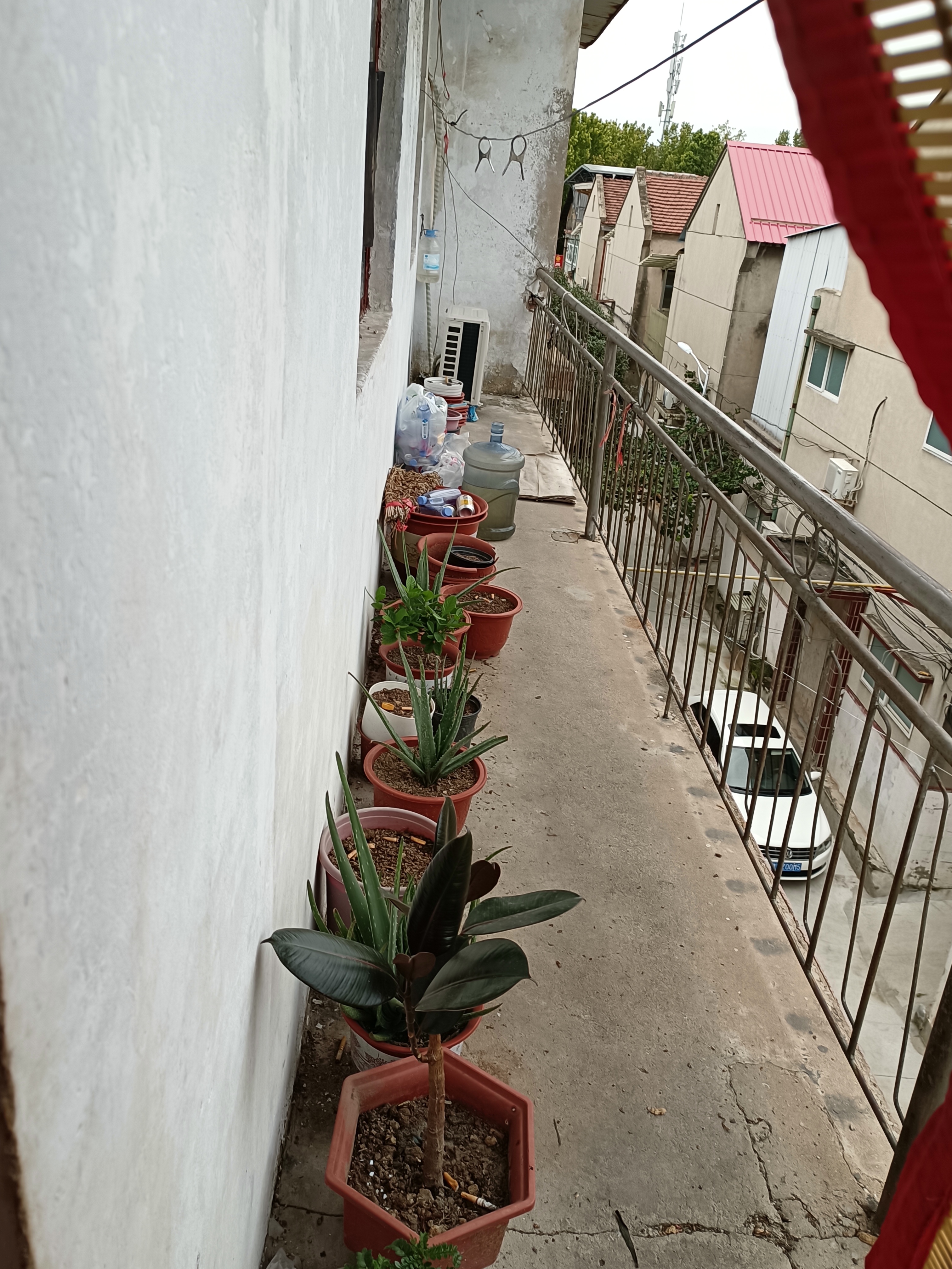 老汽车站斜对面，繁荣街北靳西二巷，二层和三层各二室一厅，大阳