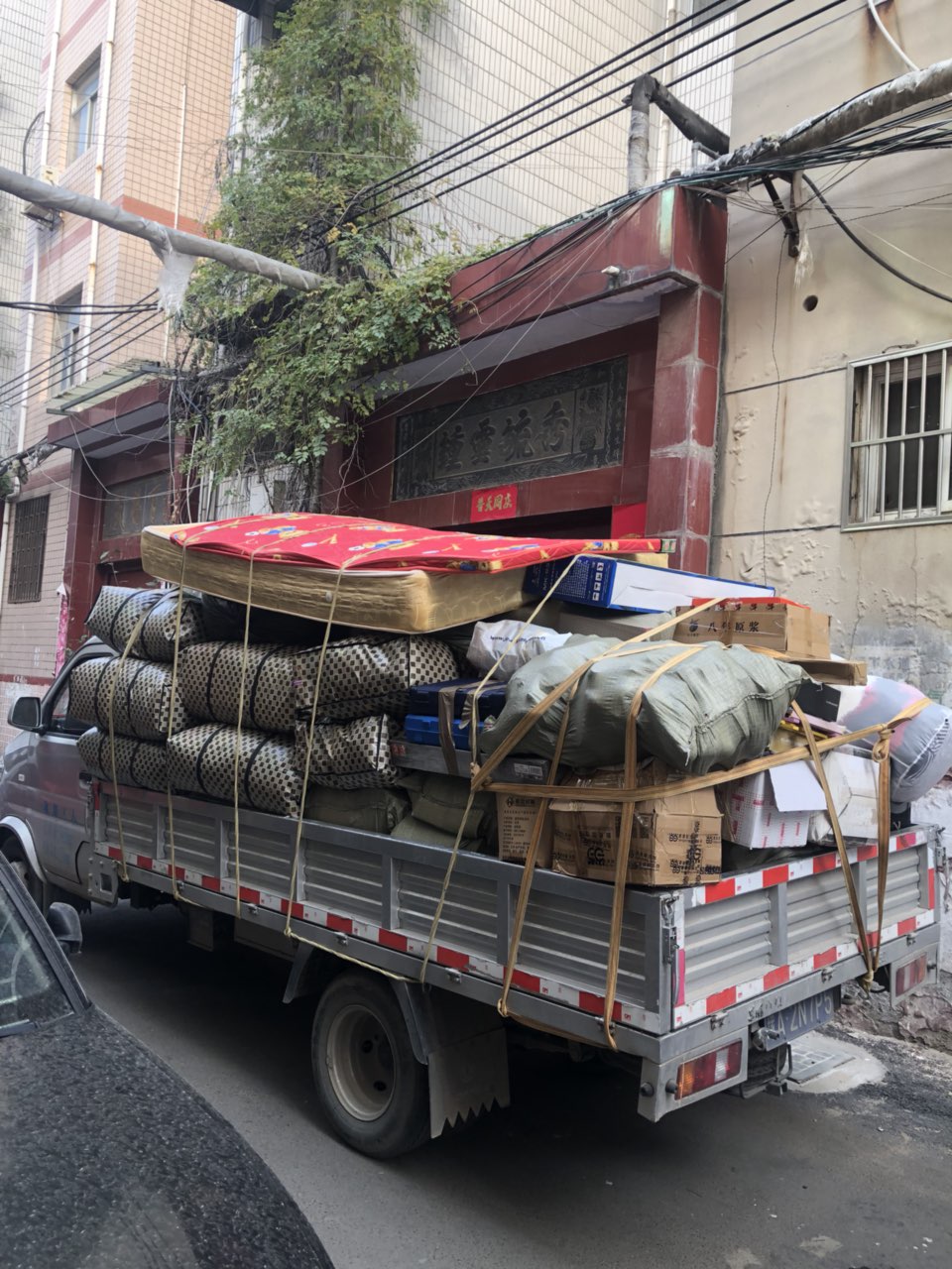 本公司，专业搬家拉货，证件齐全，公司搬家提供正规发票; 汽