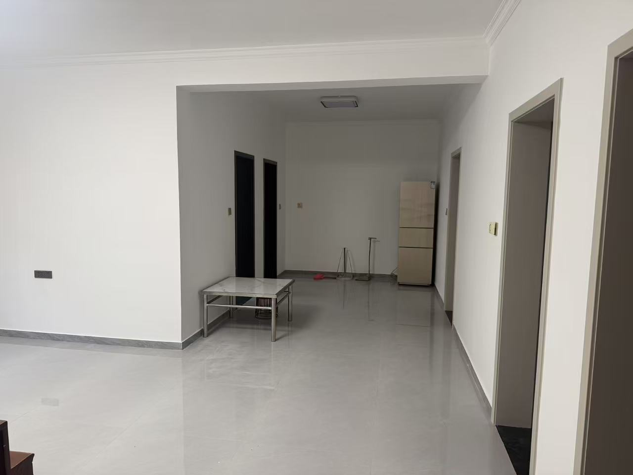 实验小学苑陵中学对面鑫鑫花园三室两厅两卫套房出租，家具家电齐
