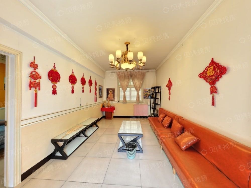 房子是独院，证件齐全，在体育场隔壁，南邻洧水路，西邻中华路，
