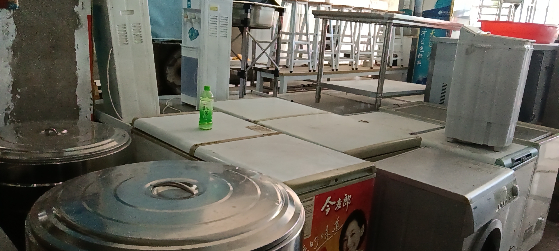 彦浩二手旧货市场，主要收售各种空调冰箱冰柜餐具厨具桌椅板凳家