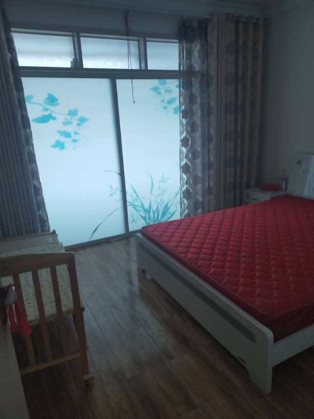 烟厂家属院六楼顶楼，一梯两户，家具家电齐全，简单装修，可租可