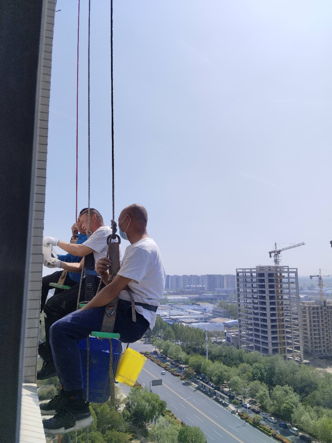 服务项目： 保洁托管 高档写字楼，大型商场，星级酒店，洗