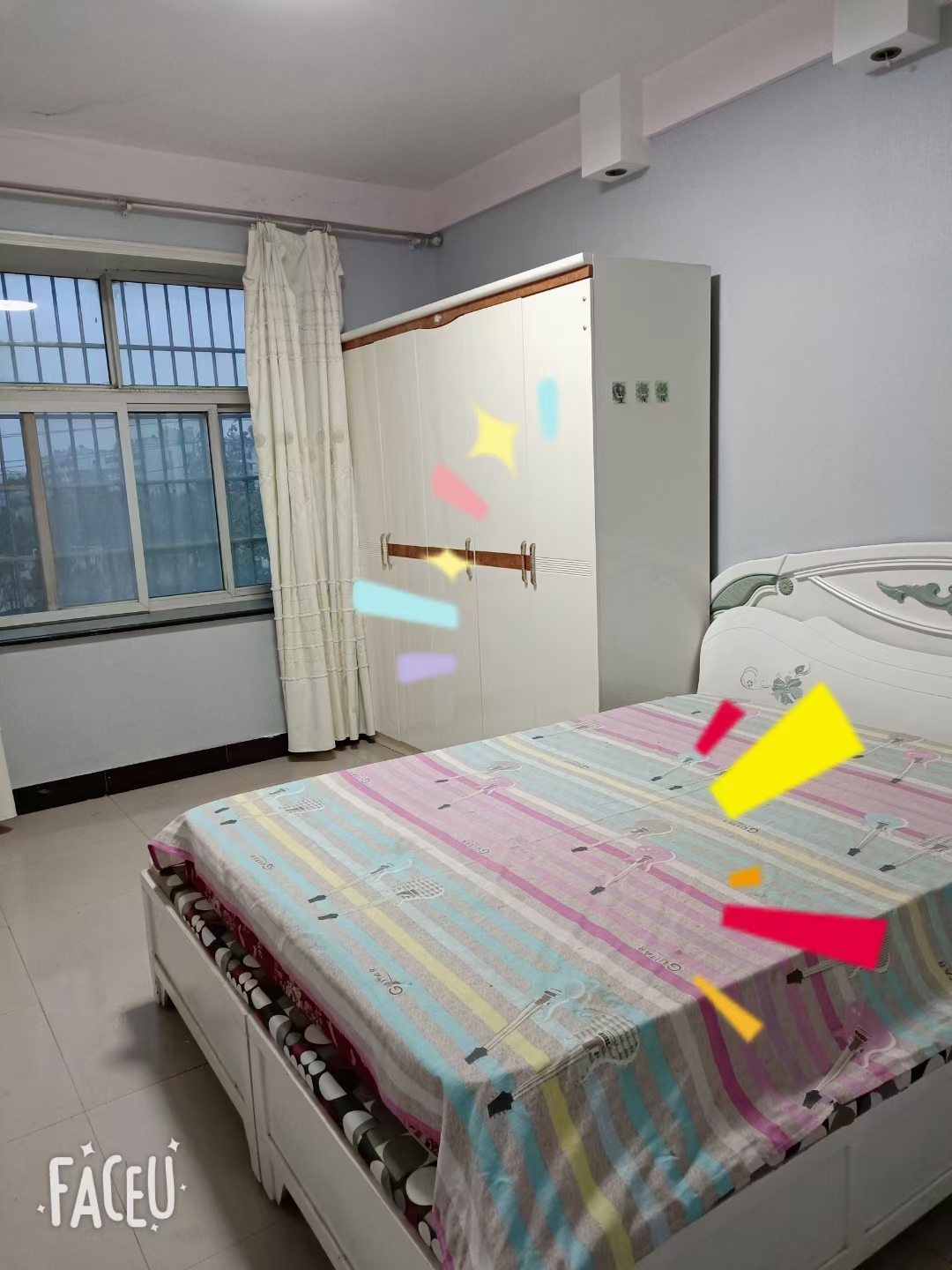 位于新二中红绿灯西北二中小区三楼110平，三室两厅两卫出租，