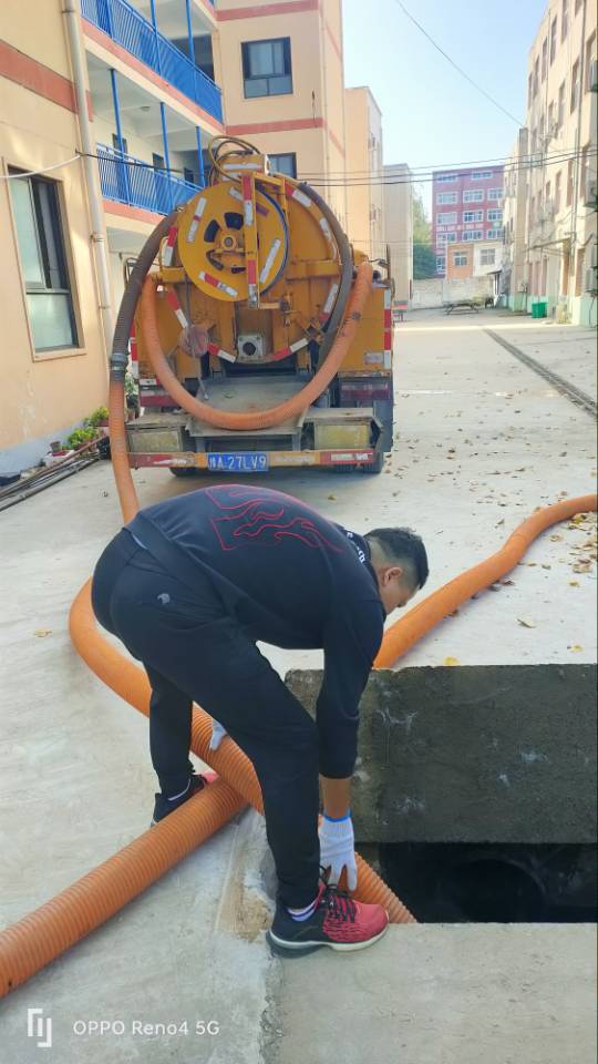 本公司专业承接大小型管道疏通 一（疏通马桶，疏通地漏，洗菜池
