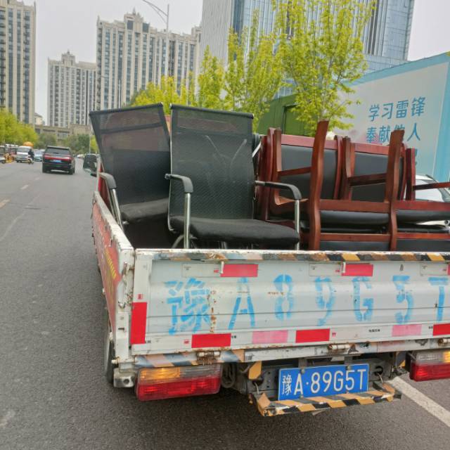 本公司，专业搬家拉货，证件齐全，公司搬家提供正规发票; 汽车
