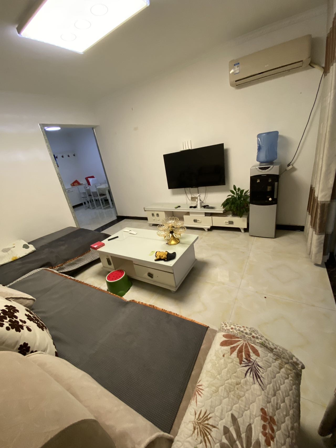 双拥路盛世龙城，紧邻丹尼斯，万佳时代广场店。楼下黄水路小学不