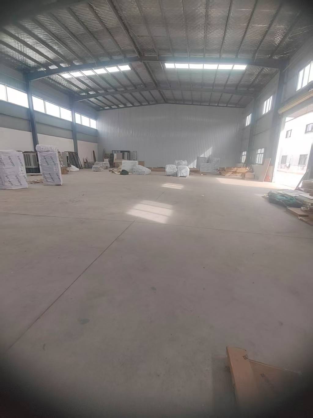位于新郑市郑韩路与107国道交叉口北200米路东有新建标准化