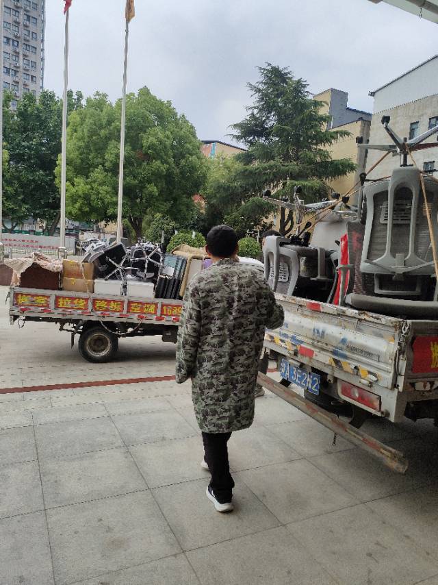 新郑市，专业搬家拉货，拆装家具，拆装空调，拆装电视，保洁，搬