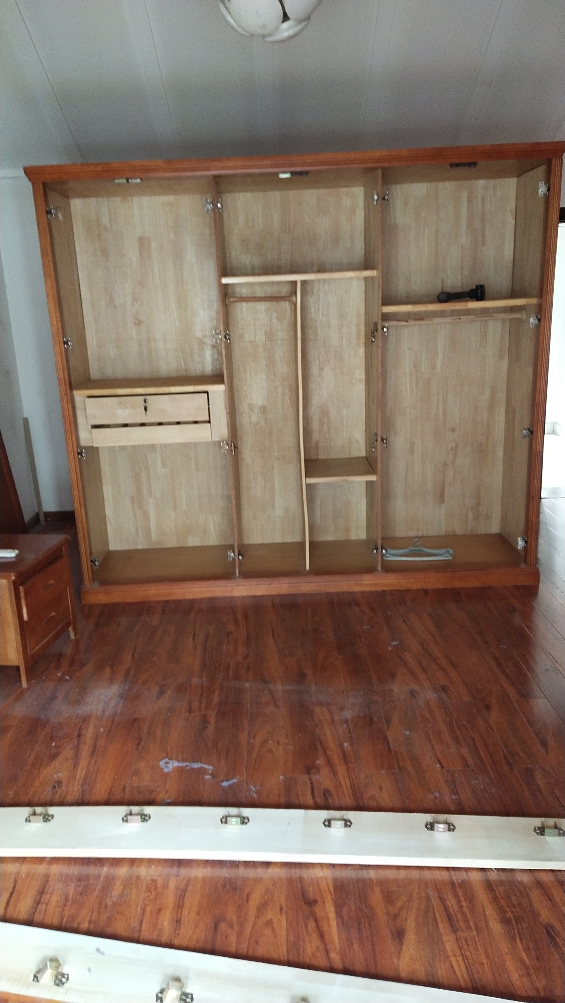 专业搬家，公司单位办公家具拆装搬运，家居用品搬迁。空调移机维