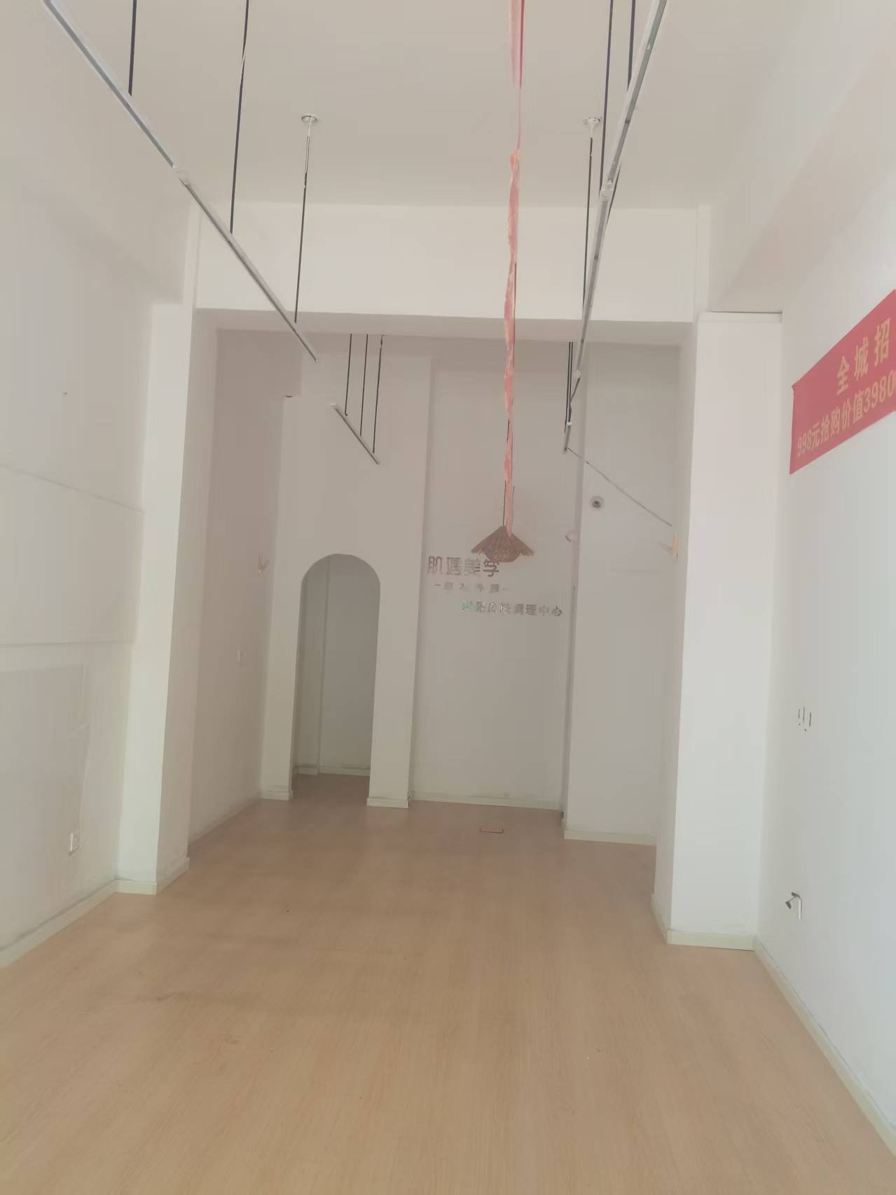 金城路与新烟街交叉口向东南有一间门面出租，