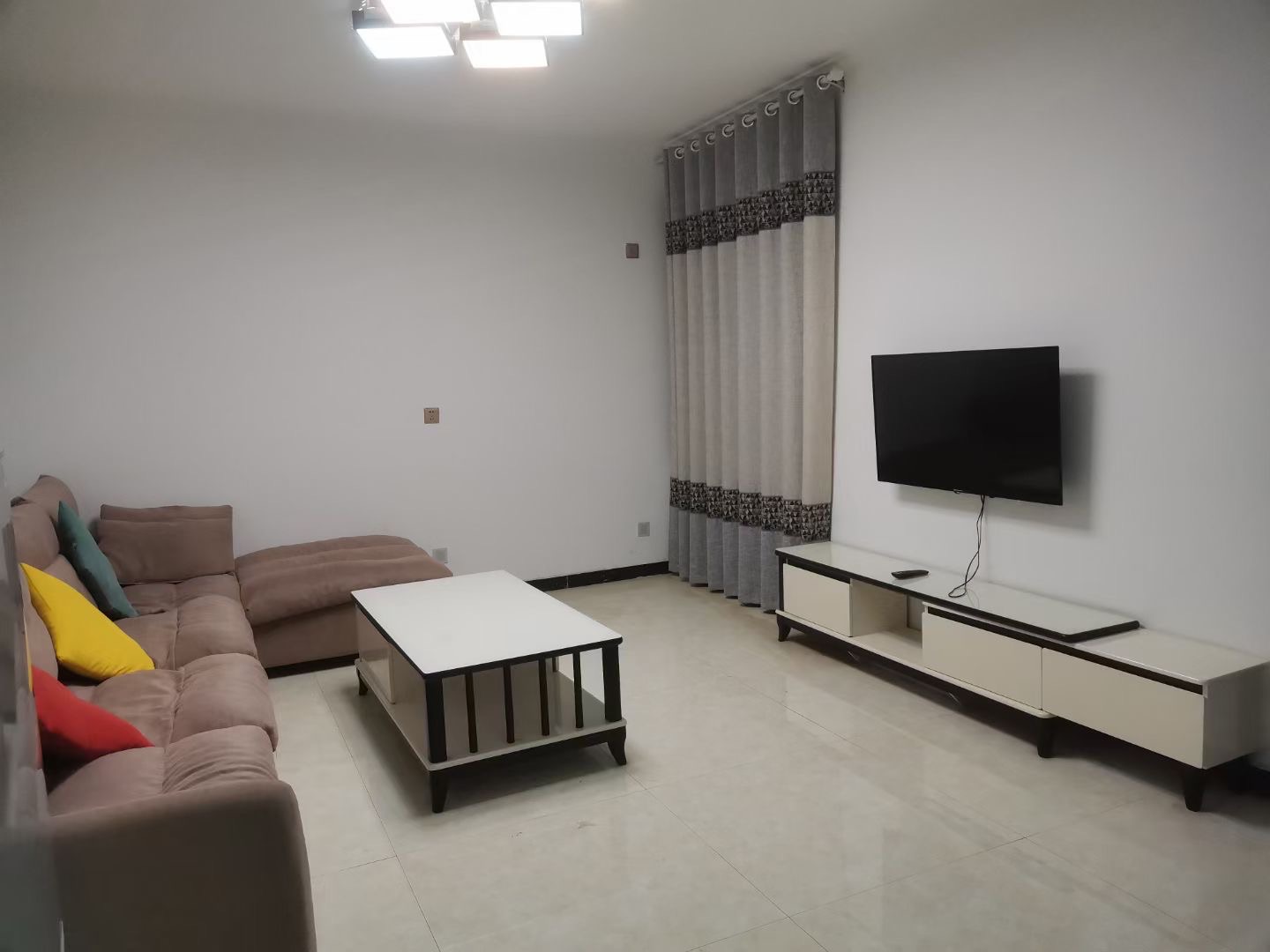 新郑北区第二社区房屋出租，85平方，两室一厅，家电齐全，领包