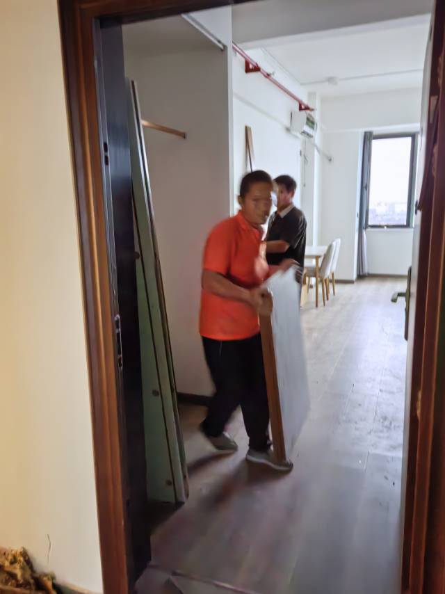 搬家，干杂活，家具拆装.维修。长短途运输