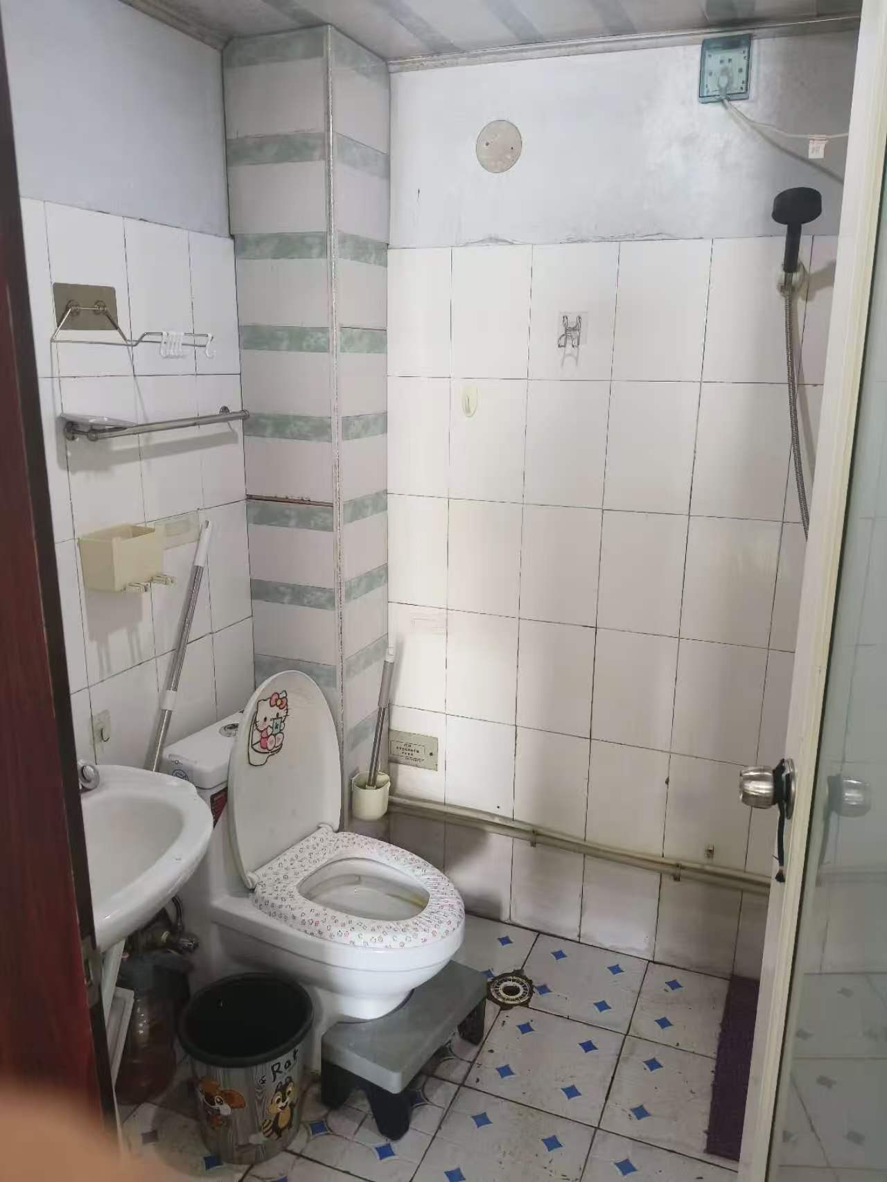 金茂广场1号楼三单元六楼604