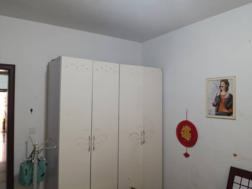 炎黄广场西100米标间出租，干净卫生，家电齐全，环境好，采光好，有意面谈，非诚勿扰！