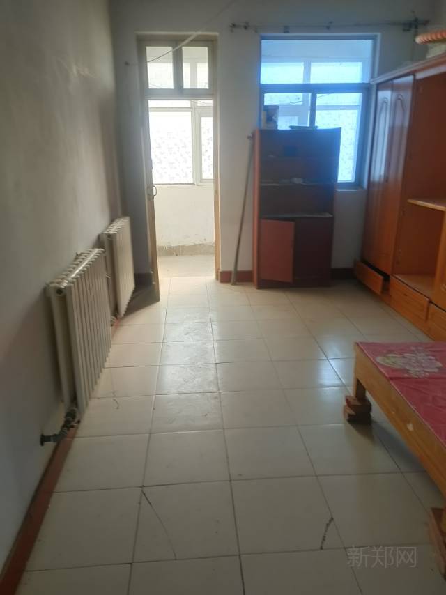 位于新郑市玉前路玉前小区里面的一套三室两厅一卫