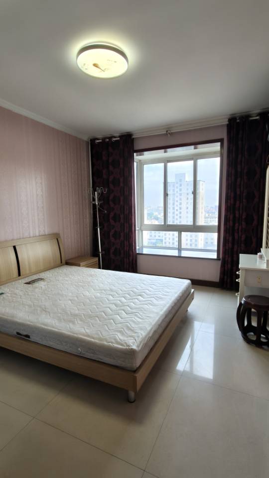 好房推荐[转圈][转圈][转圈]
​炎黄广场附近电梯房纯边户，139平
三室两厅两卫，大产权60出头！可以上实验小学和苑陵中学！