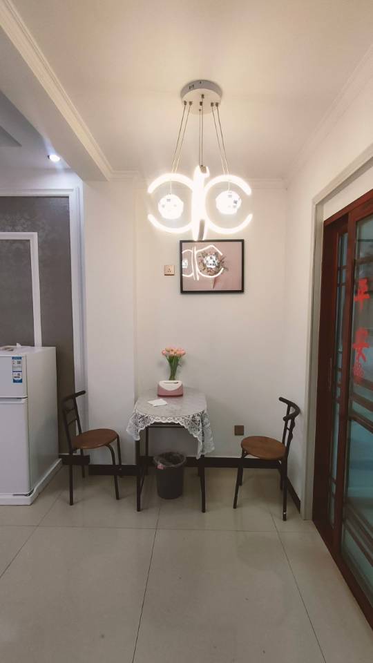 好房推荐[跳跳][跳跳][跳跳]
​教场电梯房，94平，两室两厅两卫，精装修拎包入住！20出头就可到手！