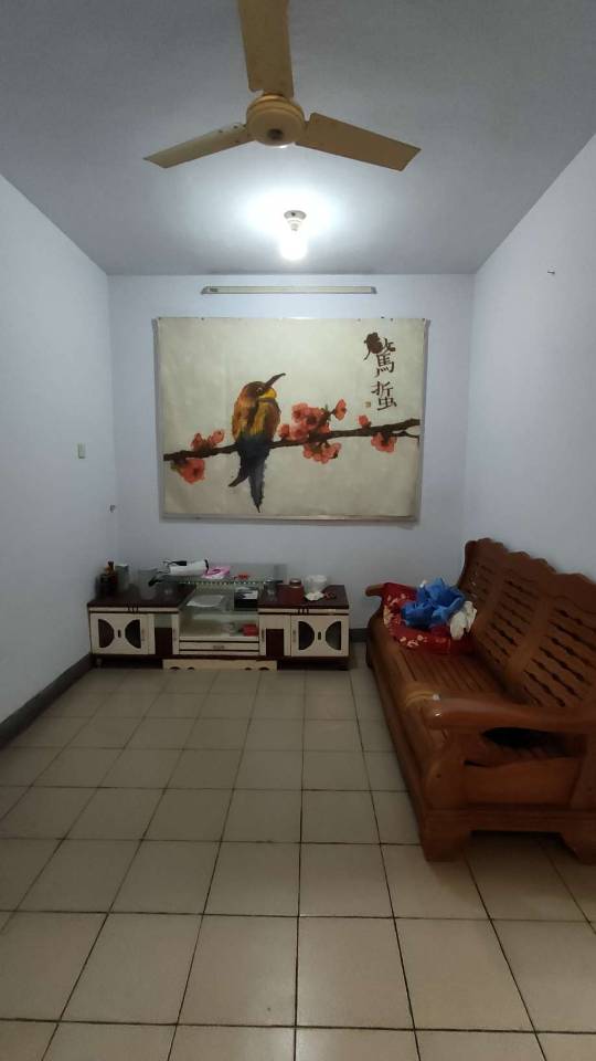 炎黄广场附近三楼，85平三室，10出头