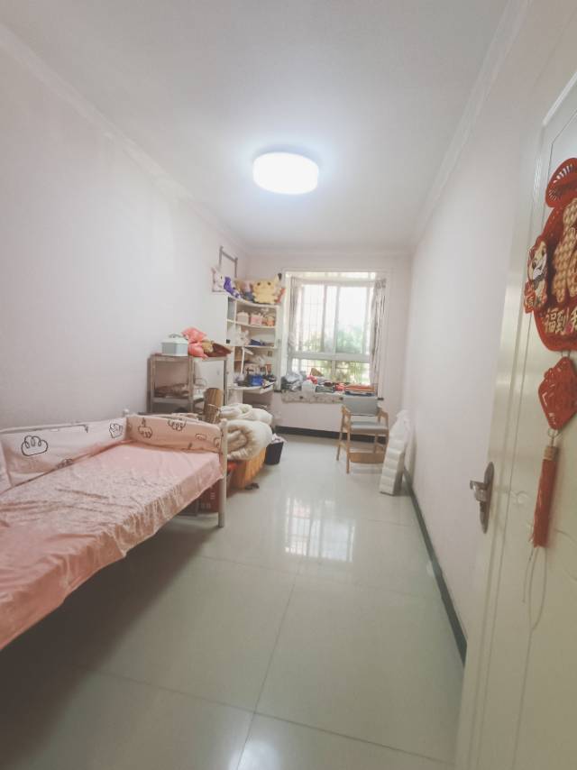 帝都佳苑一楼带一个大菜园，127平，三室两厅两卫，40多到手