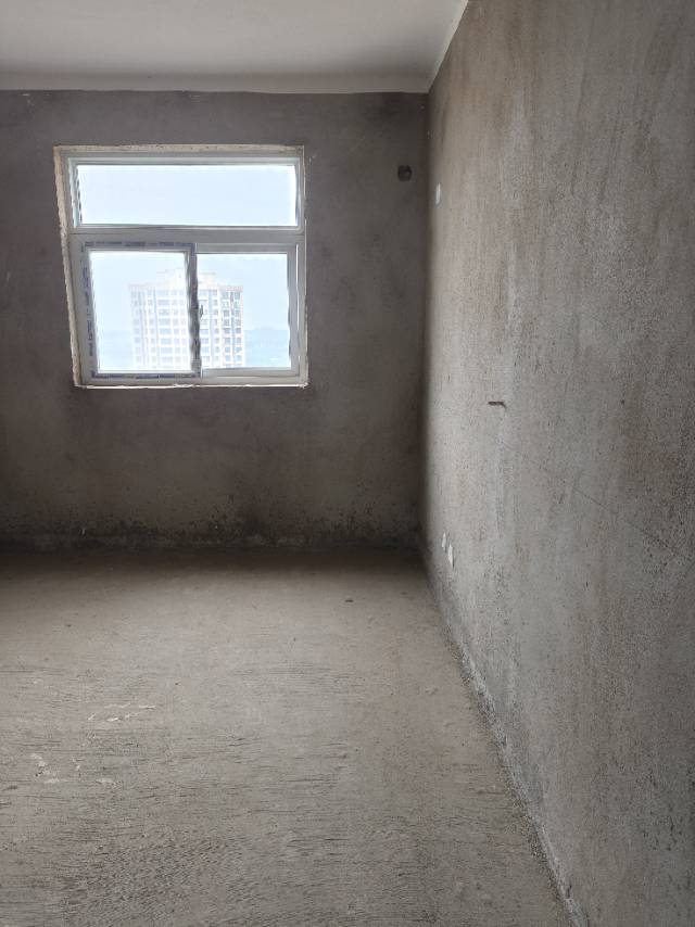 故里新家园南院纯边户，123平，三室两厅两卫，20多