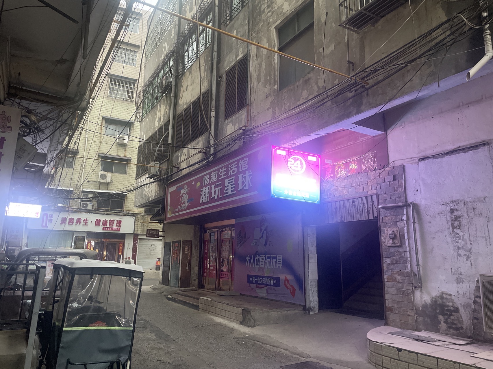 洧水路中段潮流指标后20平小间门店出租