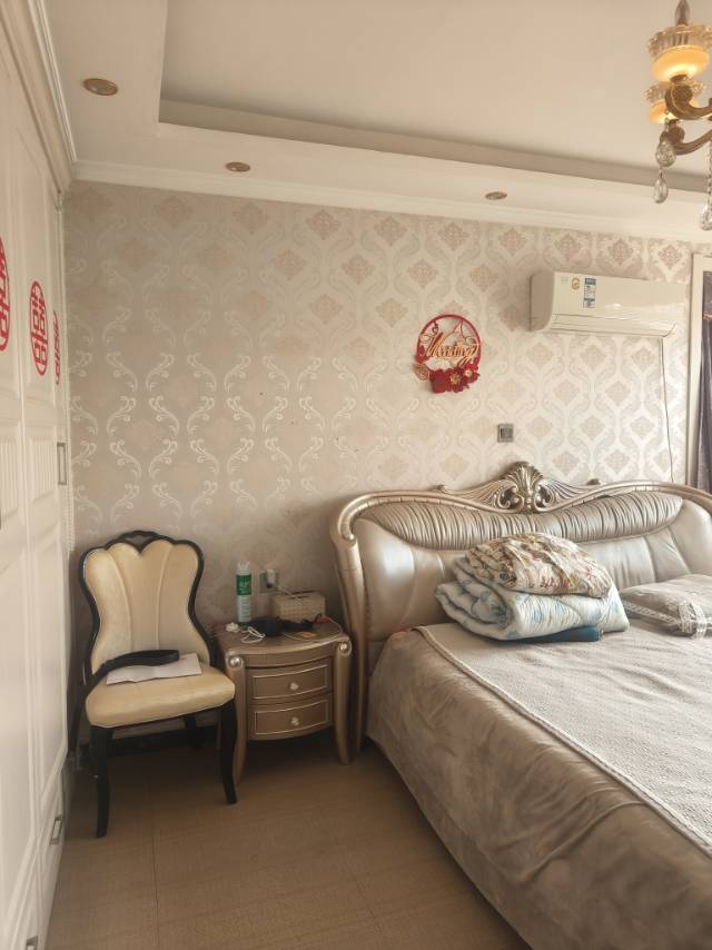新郑北区学区房电梯大三室急售