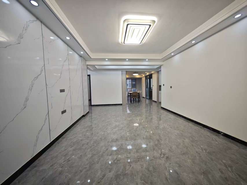 新郑轩辕湖精装修未入住大三室急售