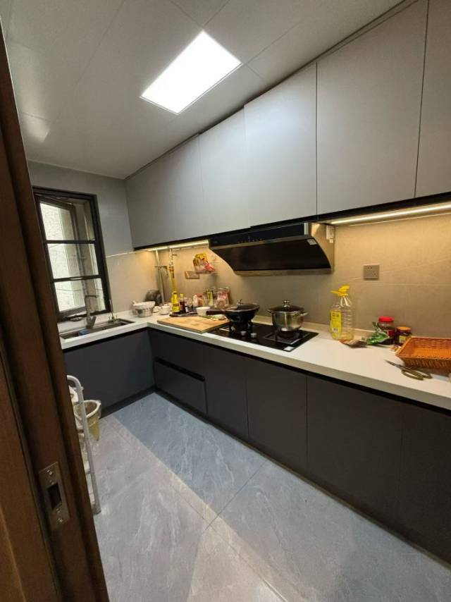 新郑北区电梯洋房一楼带大院边户三室