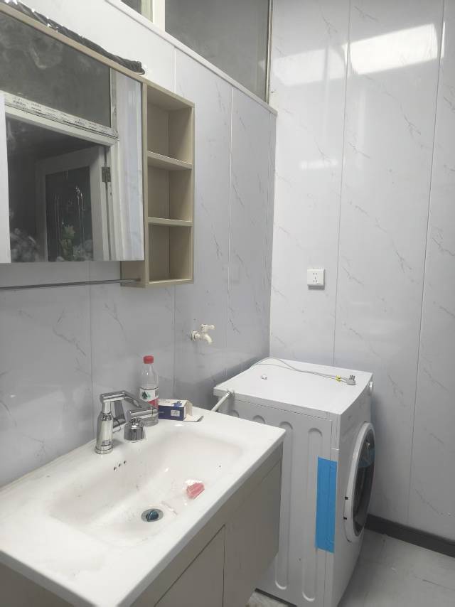 低价出租，有天然气，新郑新华路小学附近祥和五街，步梯低楼层，