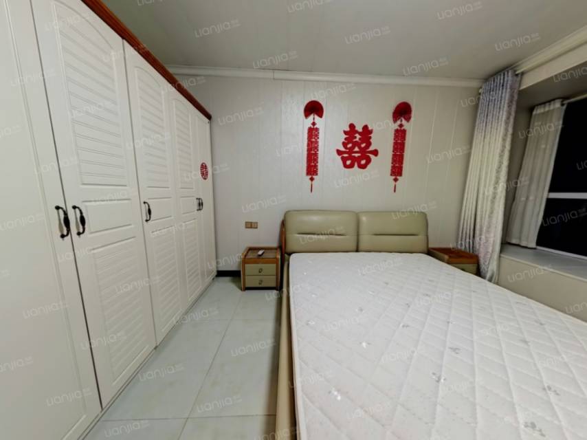 诚心出租阳光港湾电梯房有暖气两室一卫