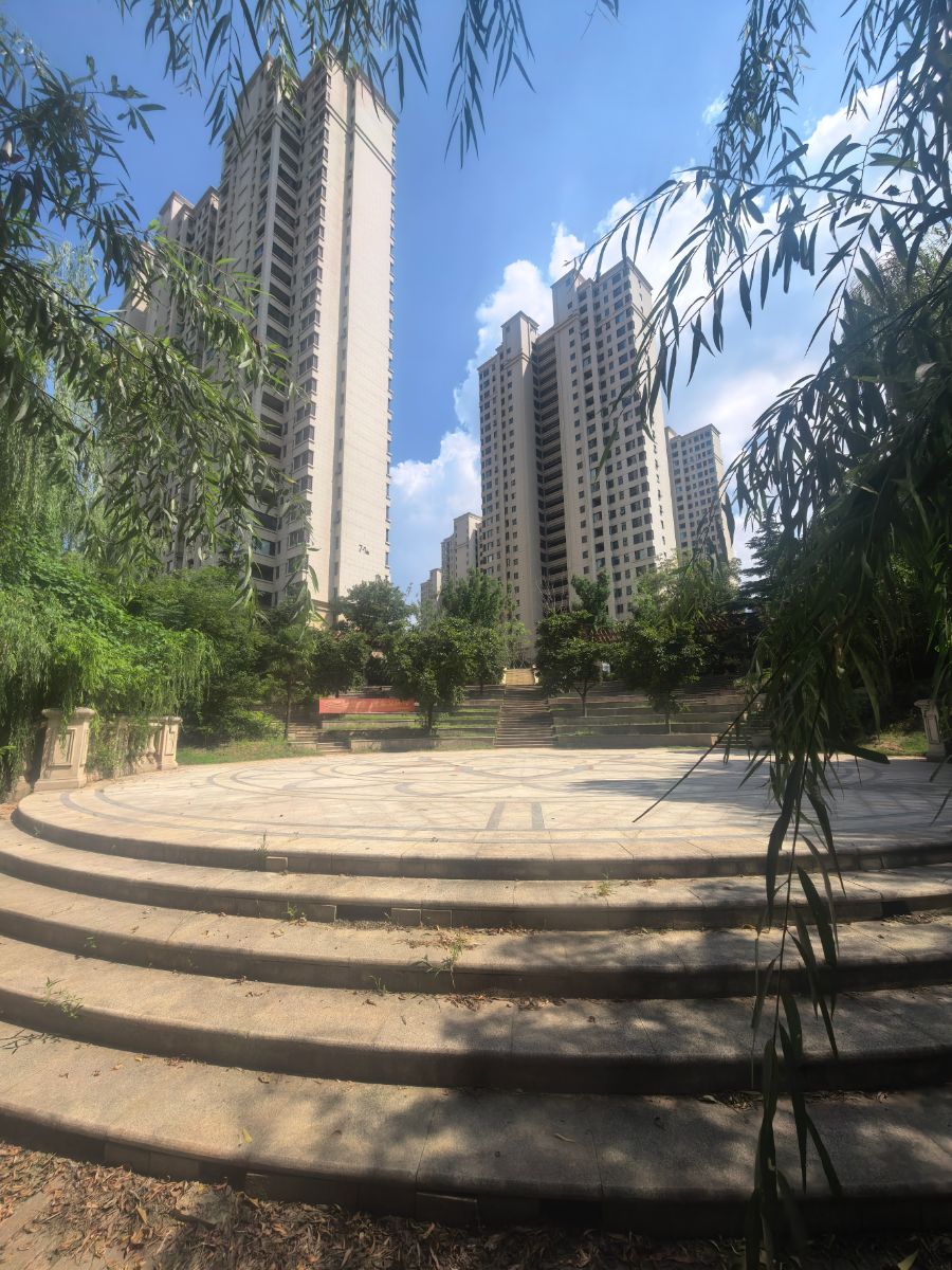 华南城片区湖景房四室毛坯配套齐全